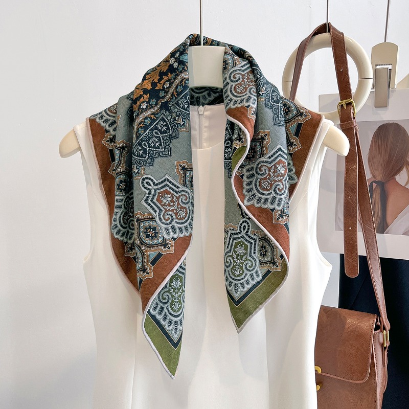 Foulard carré Central Compass  - Shawl Wrap Winter avis et prix